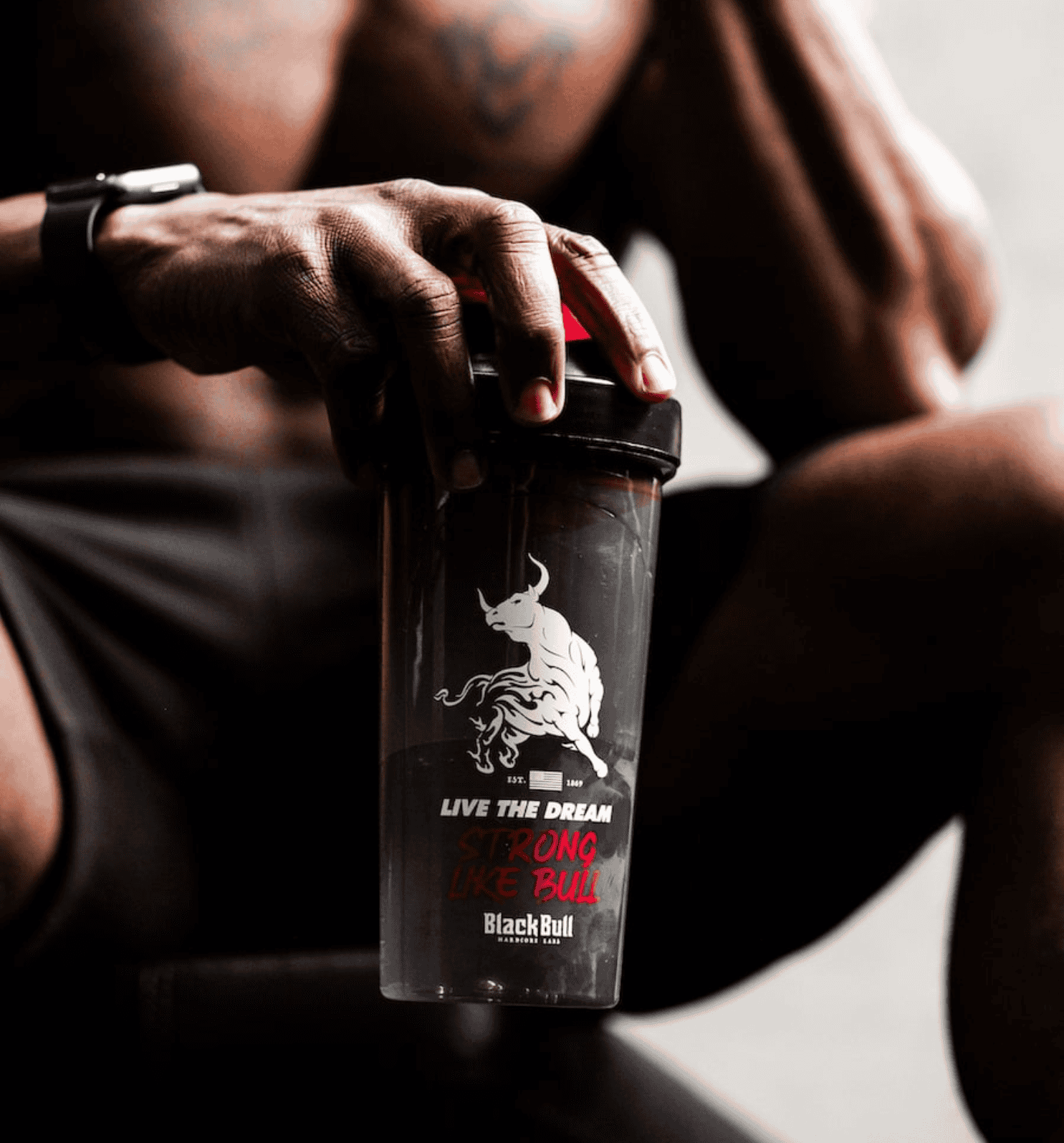 Black Bull Shaker Bottle 700ML front view – gym shaker for heavy training